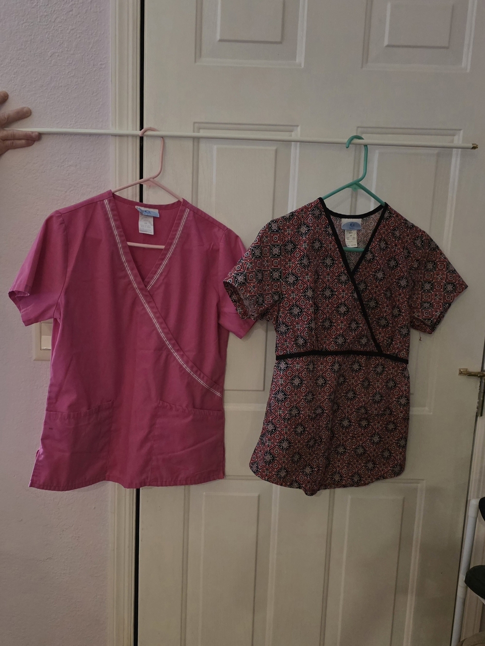 NWOT- SB Scrubs 2 XS Pink Mock-Wrap Medical Top with Patterned Mock-Wrap Scrub-